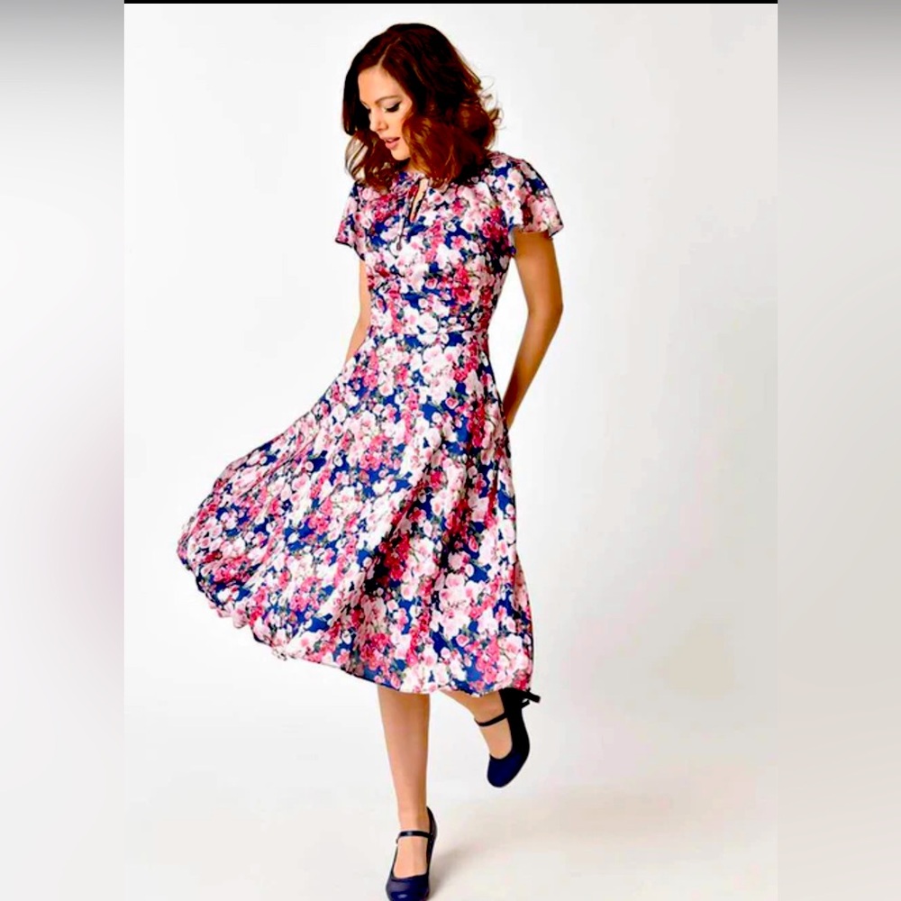 Unique Vintage Floral Stunning Silky Dress  👗 ✨